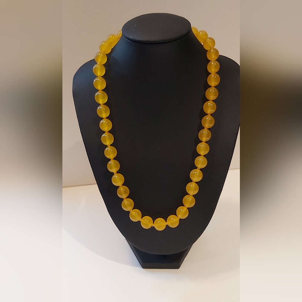 17" Natural Yellow Jade Bead Necklace 10mm